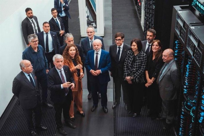 El presidente de la Generalitat, Salvador Illa, y la ministra de Ciencia, Innovación y Universidades, Diana Morant, han visitado junto al presidente de Brasil, Luiz Inácio Lula da Silva, el Barcelona Supercomputing Center (BSC)
