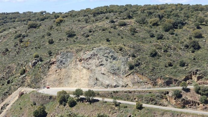 Concluyen las obras de estabilización del talud que cortó la carretera DSA- 359 entre Ciudad Rodrigo y la frontera con Cáceres