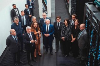 El president de la Generalitat, Salvador Illa, i la ministra de Ciència, Innovació i Universitats, Diana Morant, amb el president del Brasil, Luiz Inácio Lula da Silva, durant la visita