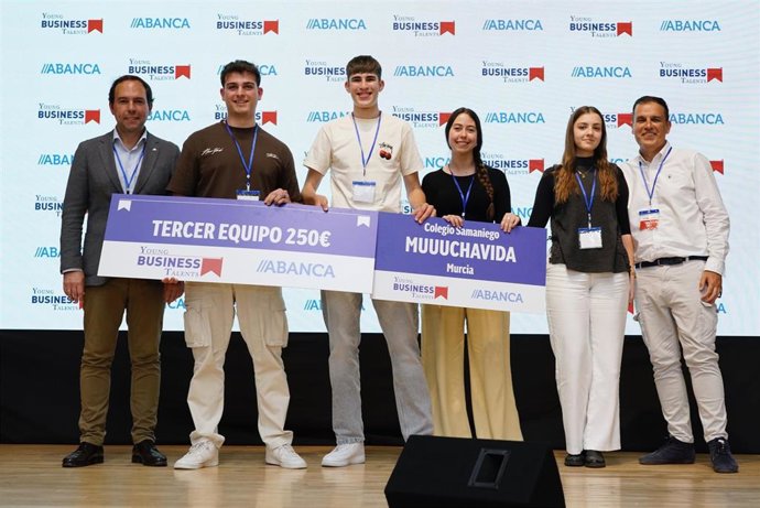 Marta Lorente, Hugo Torres, Edurne Arcas y Álvaro Hernández, del Colegio Samaniego, entre los 'mejores empresarios virtuales de España'
