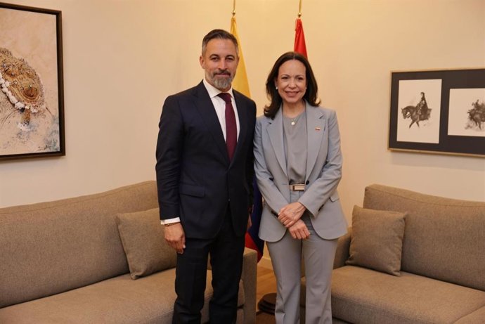 El líder de Vox, Santiago Abascal, se reúne con la líder opositora venezolana y Premio Nobel de la Paz María Corina Machado.