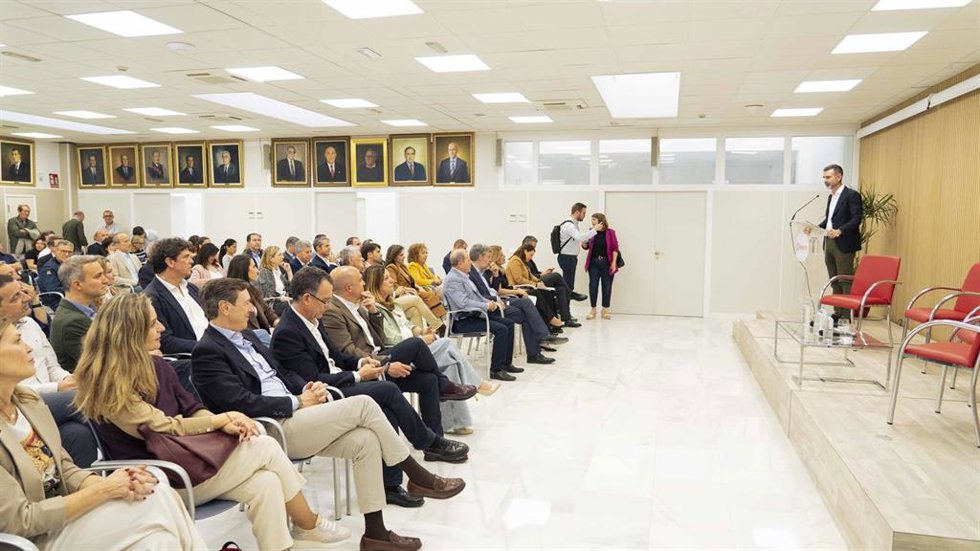 l presidente del PP de Almería y candidato al Parlamento Andaluz, Ramón Fernández-Pacheco, durante su intervención en la  celebración del Foro Pymes y Autónomos por la Economía. A 17 de abril del 2023 en Almería (Andalucía. España). 