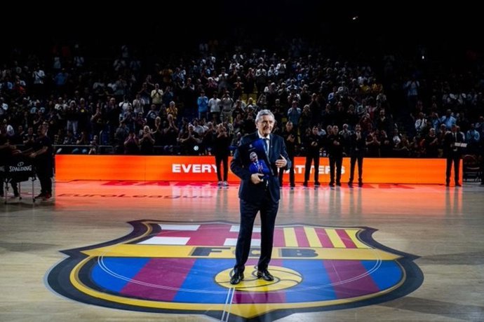 El entrenador Svetislav Pesic en el homenaje del FC Barcelona en el Palau Blaugrana antes de su retirada