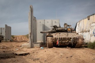 Archivo - JERUSALEM, March 13, 2026  -- Israeli troops stage at a staging area in northern Israel near the border with Lebanon, March 13, 2026. The Israeli army said Friday in a statement that it has begun a broad reinforcement of troops along the norther