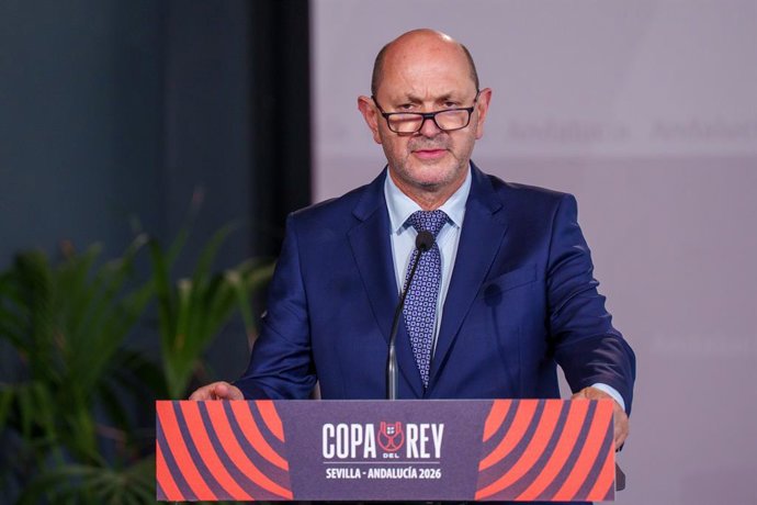 El presidente de la Real Federación Española de Fútbol (RFEF), Rafael Louzán, interviene en el acto oficial de recibimiento a la Copa del Rey en el Palacio de San Telmo. A 16 de abril de 2026 en Sevilla (Andalucía, España). El estadio de La Cartuja de Sev