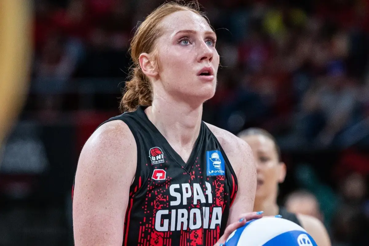 Chloe Bibby durante un partido con el Spar Girona