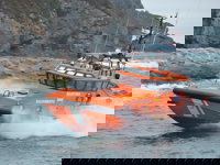 Salvamento Marítimo rescata una patera con 27 personas de origen subsahariano a bordo al sur de Cabrera