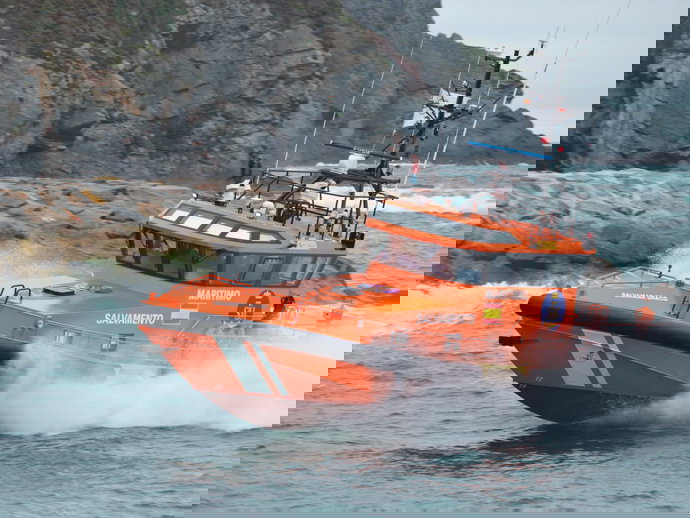 Salvamento Marítimo rescata una patera con 27 personas de origen subsahariano a bordo al sur de Cabrera