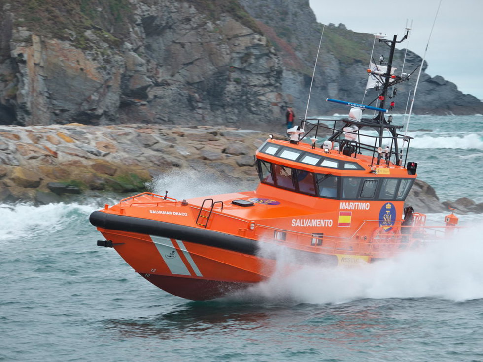 Salvamento Marítimo rescata una patera con 27 personas de origen subsahariano a bordo al sur de Cabrera