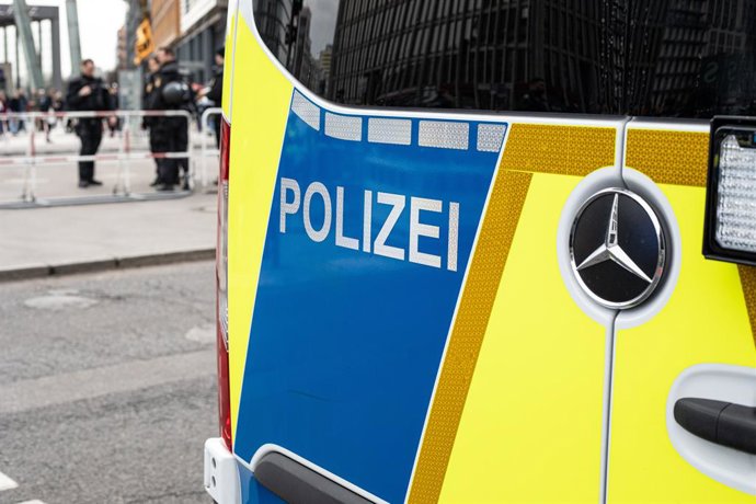 Archivo - March 14, 2026, Berlin, Berlin, Germany: The logo of the Berlin police is seen on a police vehicle near Potsdamer Platz in Berlin on Saturday, March 14, 2026.