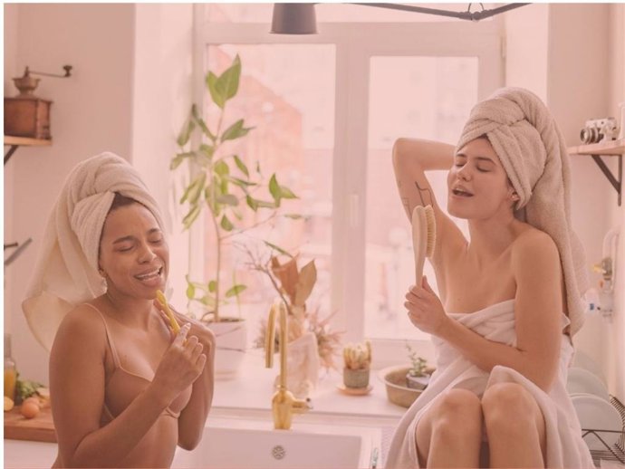 Más allá del skincare: la luz roja que ilumina rostro y fortalece el cabello