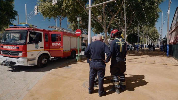 Bomberos de Sevilla en el Real de la Feria.