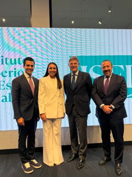 El abogado penalista Juan Gonzalo Ospina, socio director de Ospina Abogados, junto al exministro Rafael Catalá y otras figuras del ISEP.