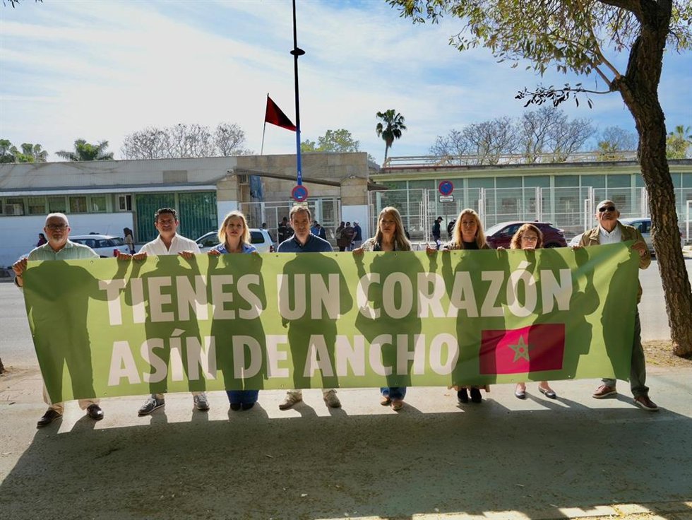 Vox Sevilla critica el "efecto llamada" de la inmigración.