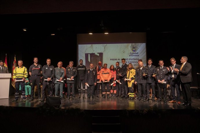 Emergencias recibe el Premio al Mérito Ciudadano del Consell d'Eivissa por la labor en las danas.