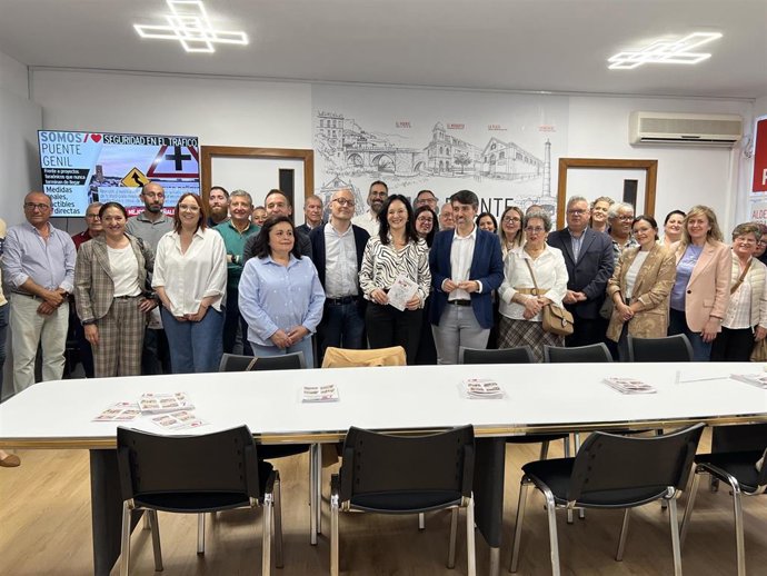 La secretaria general del PSOE de Córdoba, Rafi Crespín, en un acto que ha compartido con militantes, vecinos y asociaciones en la presentación de la reforma de la Casa del Pueblo de Puente Genil.