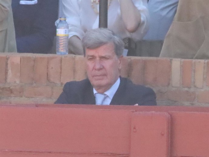 Cayetano Martínez de Irujo asiste a la Real Maestranza