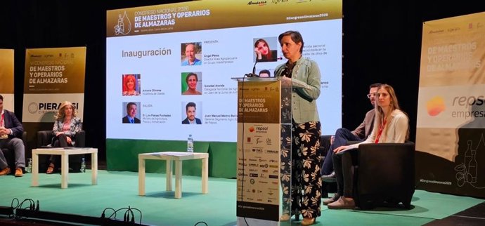 La delegada territorial de Agricultura, Pesca, Agua y Desarrollo Rural, Soledad Aranda, en el VI Congreso Nacional de Maestros y Operarios de Almanzaras en la Ciudad Patrimonio de la Humanidad.