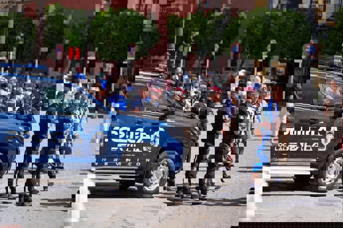 Agentes de la Policía Local de Sevilla en la previa de la final de la Copa del Rey. 