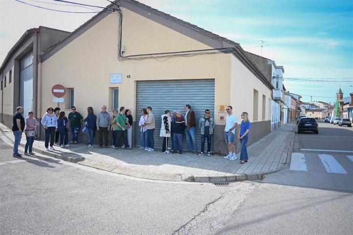 Concentración frente a la oficina de liquidación de Pina de Ebro este sábado 18 de abril.