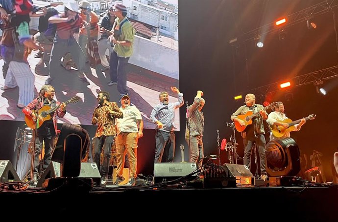 Los Delinqüentes celebran el legado del "sentimiento garrapatero" en el Roig Arena.