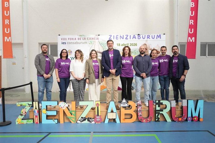 El consejero de Educación, Cultura y Deportes, Amador Pastor, ha señalado en la VIII Feria de la Ciencia Zienziaburum