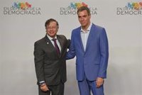 Petro apuesta por prescindir del petróleo en plena crisis en el Estrecho de Ormuz durante la cumbre de Barcelona