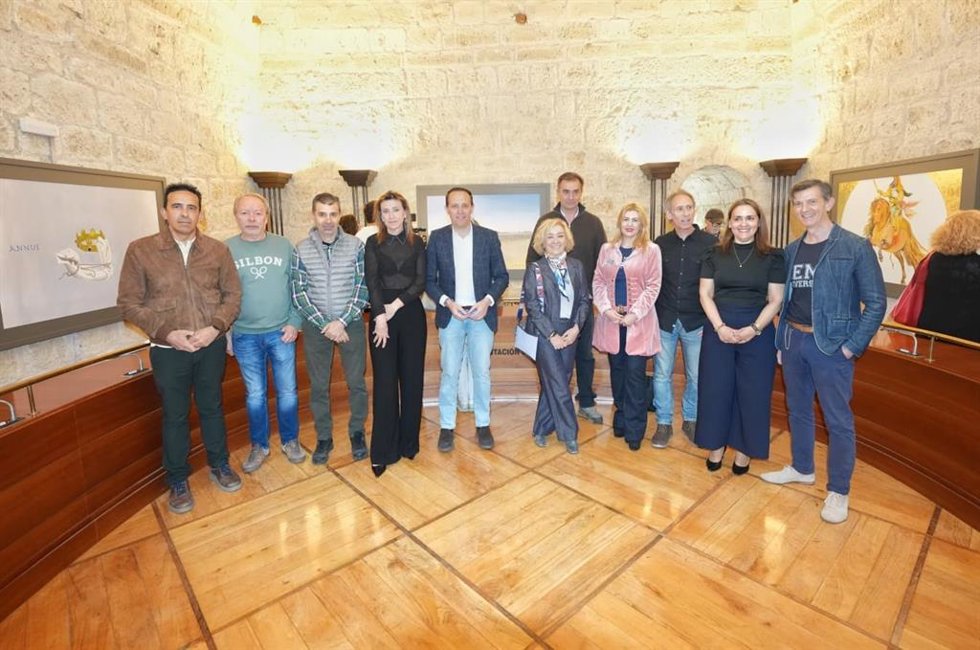 El presidente de la Diputación de Valladolid, Conrado Íscar, visita la nueva sala de la Herradura del Castillo de Fuensaldaña