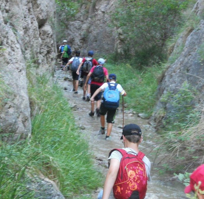 Archivo - Excursión. Campamento, colonias, naturaleza