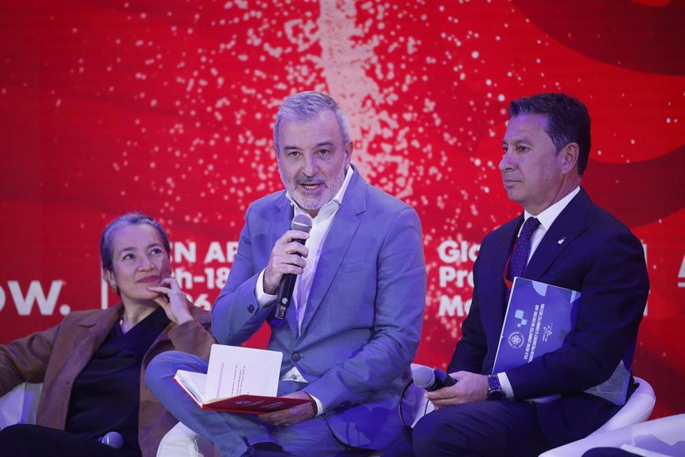 El alcalde de Barcelona Jaume Collboni (c), durante la segunda y última jornada del Global Progressive Mobilisation