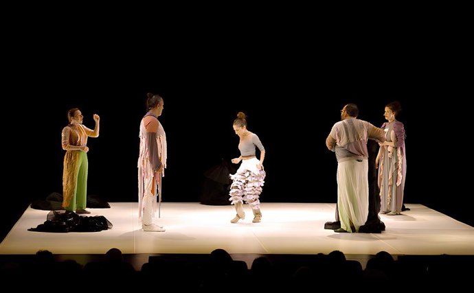 Dansa València cierra esta edición con una reflexión sobre el tiempo y el legado en el Teatre Principal.