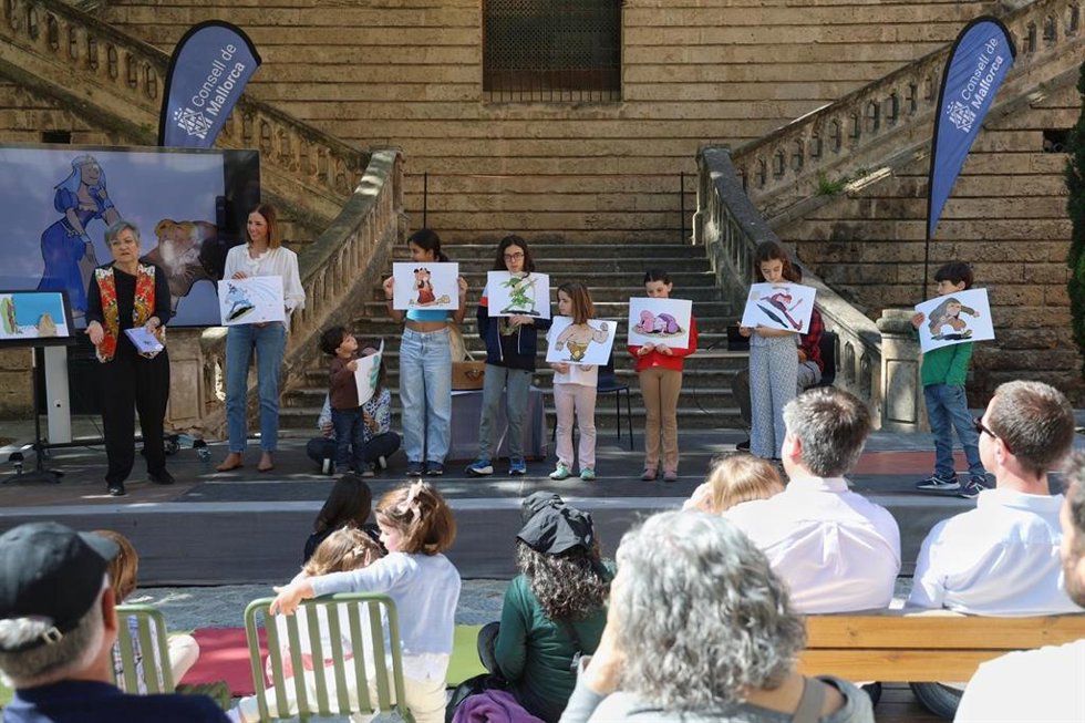 El Consell de Mallorca presenta los dos primeros volúmenes de rondalles editadas del proyecto Bitzoc.