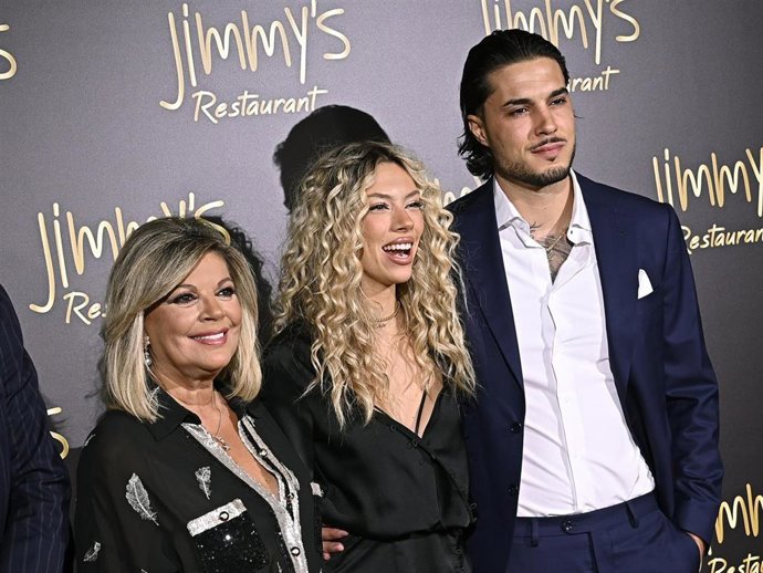 Terelu Campos con su hija, Alejandra Rubio y su yerno, Carlo Costanzia