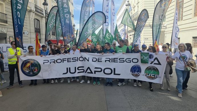 Policías y guardia civiles reclaman en Madrid la equiparación salarial y el reconocimiento de profesión de riesgo