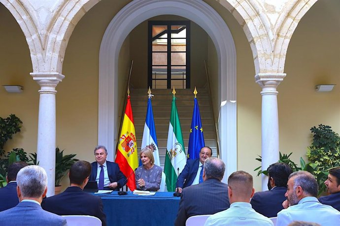 La alcaldesa de Jerez de la Frontera (Cádiz), María José García-Pelayo, en el encuentro con el sector cofrade jerezano.