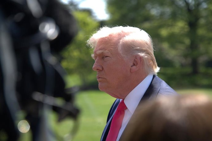 WASHINGTON, 16 de abril de 2026  -- O presidente dos Estados Unidos, Donald Trump, fala à imprensa no Jardim Sul da Casa Branca, em Washington, D.C., nos Estados Unidos, em 16 de abril de 2026. Trump afirmou nesta quinta-feira que consideraria visitar o P