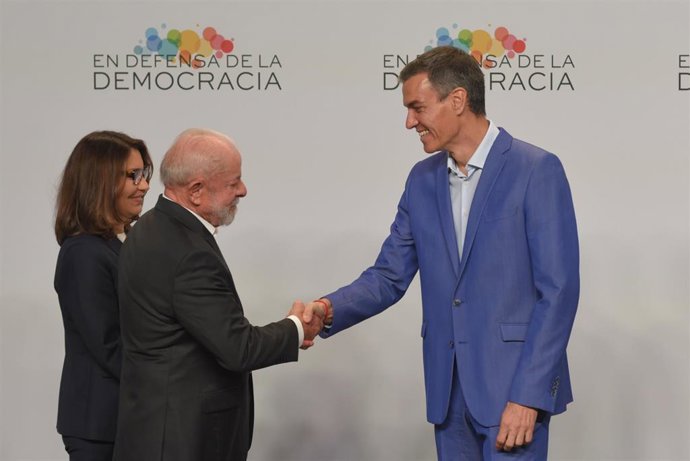 Lula da Silva con Pedro Sánchez y la primera dama de Brasil, Janja Lula da Silva