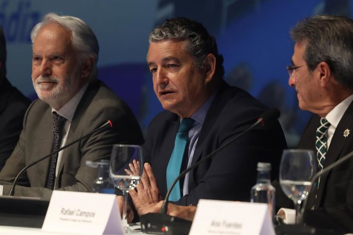 Imagen del acto homenaje del Colegio de Enfermería de Cádiz celebrado en Museos de la Atalaya de Jerez de la Frontera (Cádiz). Imagen del consejero de Sanidad, Presidencia y Emergencias, Antonio Sanz. El Colegio de Enfermería de Cádiz celebra hoy, sábado 