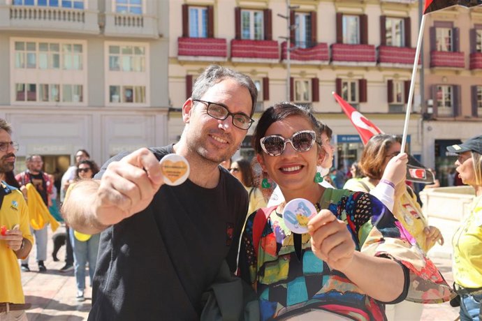 El coordinador de IU Andalucía, Toni Valero, y la coordinadora provincial de IU Málaga, Toni Morillas.