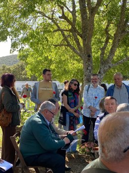La portavoz de Unidas por Extremadura, Irene de Miguel, participa en un acto en Cabeza la Vaca (Badajoz) en homenaje a las víctimas de la Guerra Civil asesinadas en la localidad.