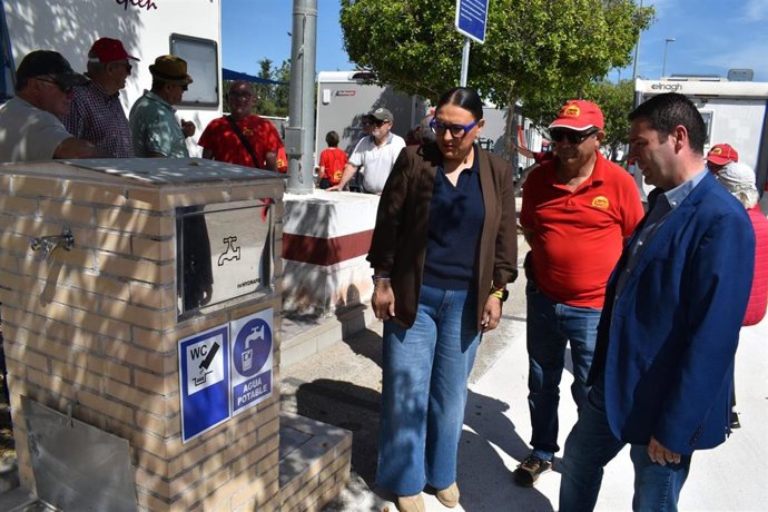 La directora general de Competitividad y Calidad Turísticas, Eva Reverte, asistió hoy a la inauguración del área de servicio para autocaravanas de Las Torres de Cotillas.