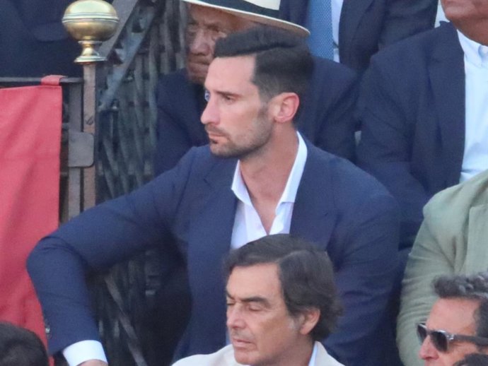 Sergio Rico reaparece en La Maestranza, habla de su futuro deportivo y tranquiliza sobre el estado de Alba Silva