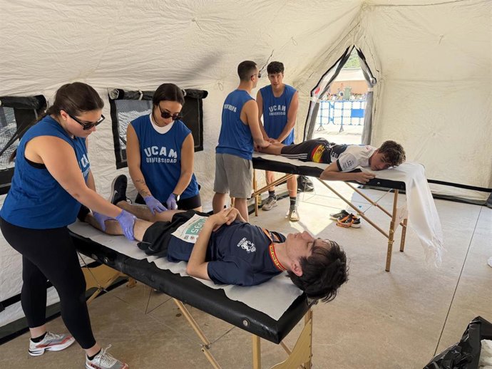 Un total de 50 alumnos han ayudado como voluntarios en este dispositivo asistencial, integrado por estudiantes de los grados de Fisioterapia, Enfermería y Podología