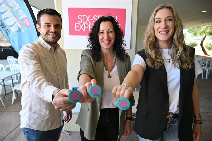 La alcaldesa de Almería, María del Mar Vázquez, en su visita al Foro Joven 'Tu voz cuenta'.