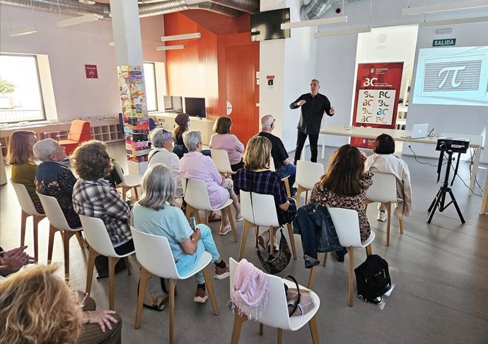 Imagen de la charla 'Hablando en plata' con Miguel Sosa.