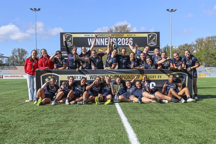Las jugadoras de la selección española de rugby XV celebran un título.