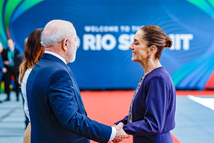 Archivo - HANDOUT - 18 November 2024, Brazil, Rio De Janeiro: Brazil's President Luiz Inacio Lula da Silva (L) welcomes Mexico's President Claudia Sheinbaum Pardo to the G20 summit. Photo: Ricardo Stuckert/G20/dpa - ATTENTION: editorial use only and only 