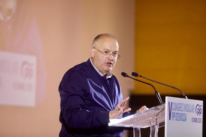 El secretario general del PP, Miguel Tellado, en el congreso del PP de Eivissa.