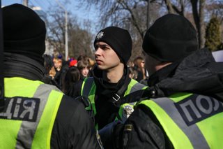 Archivo - March 8, 2026, Kyiv, Ukraine: Police officers maintain public order during the March of Women in Taras Shevchenko Park on International Womenâ€s Day, Kyiv, Ukraine, March 8, 2026. Held for the first time since Russiaâ€s full-scale invasion, the 