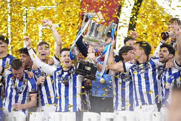 La Real Sociedad con la Copa del Rey